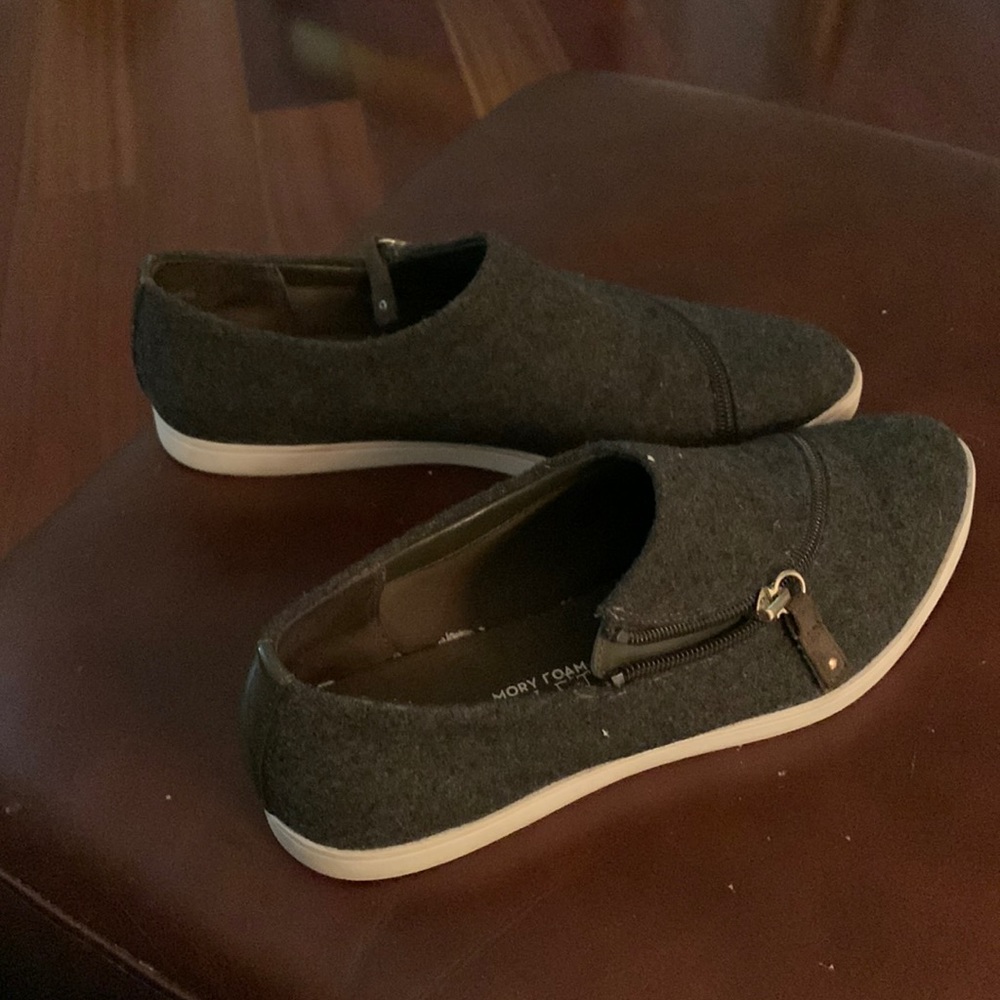 Navy blue zip up flat sho
